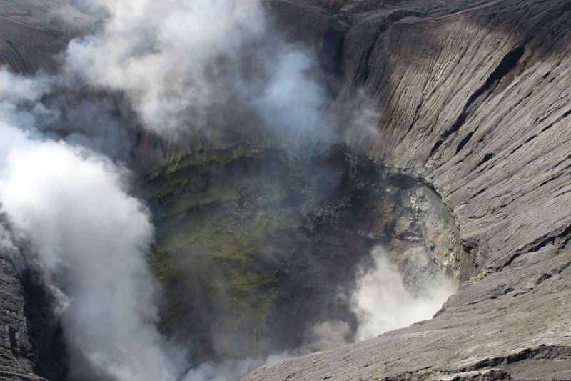 Le cratère fumant du Bromo